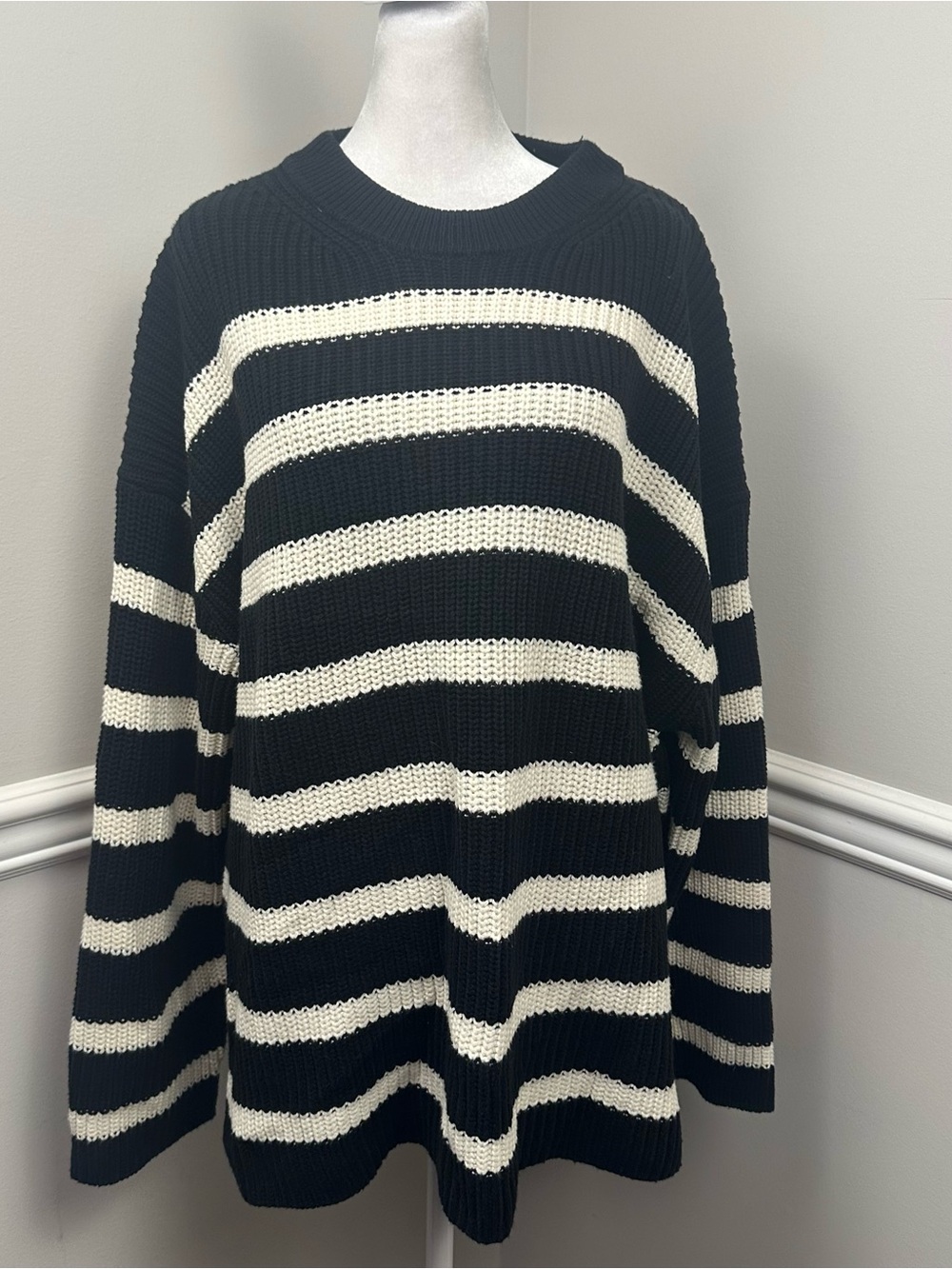 H&M Black and White Striped Jacket oversized Crewneck Sweater L